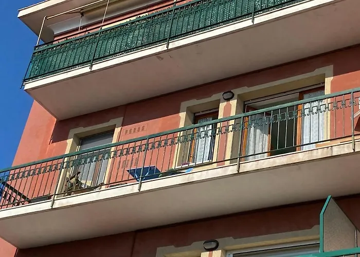 Vacanze A * Finale Ligure